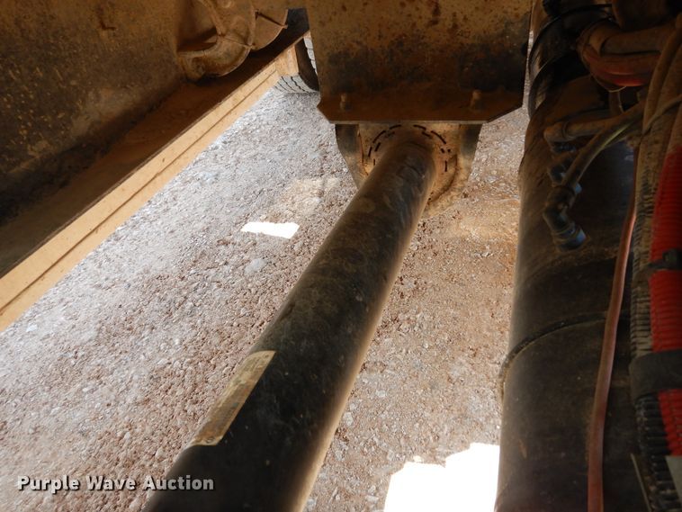 image for item DK0234 2014 Peterbilt 337  fuel / lube truck