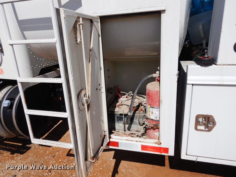 image for item DK0234 2014 Peterbilt 337  fuel / lube truck