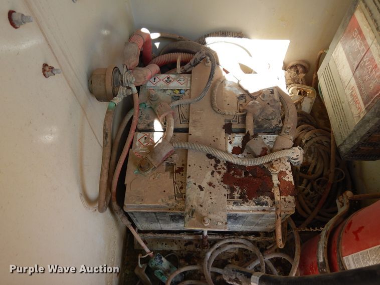 image for item DK0234 2014 Peterbilt 337  fuel / lube truck