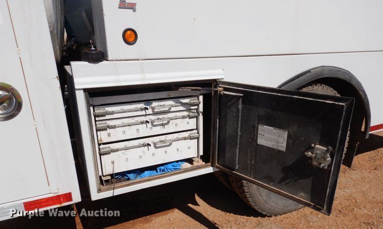 image for item DK0234 2014 Peterbilt 337  fuel / lube truck