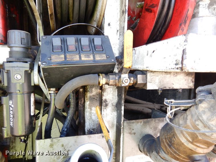 image for item DK0234 2014 Peterbilt 337  fuel / lube truck