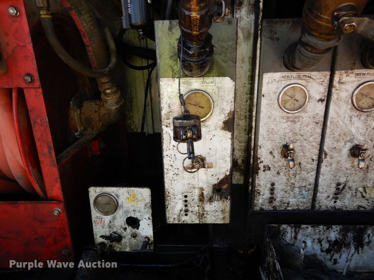 image for item DK0234 2014 Peterbilt 337  fuel / lube truck