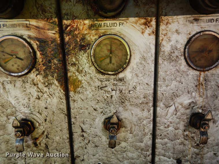 image for item DK0234 2014 Peterbilt 337  fuel / lube truck