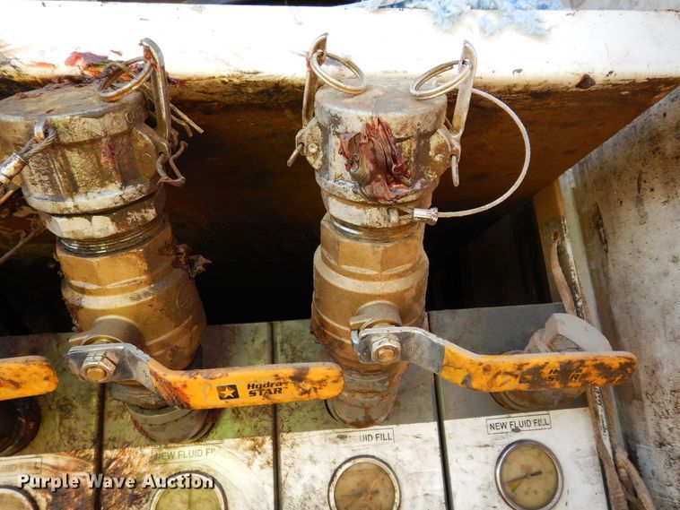 image for item DK0234 2014 Peterbilt 337  fuel / lube truck