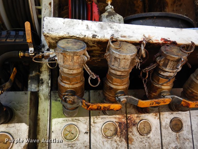 image for item DK0234 2014 Peterbilt 337  fuel / lube truck