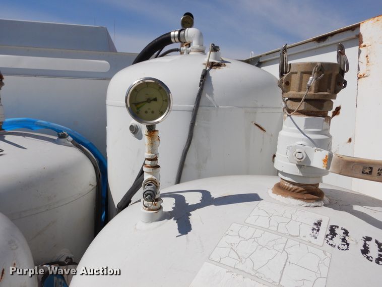 image for item DK0234 2014 Peterbilt 337  fuel / lube truck