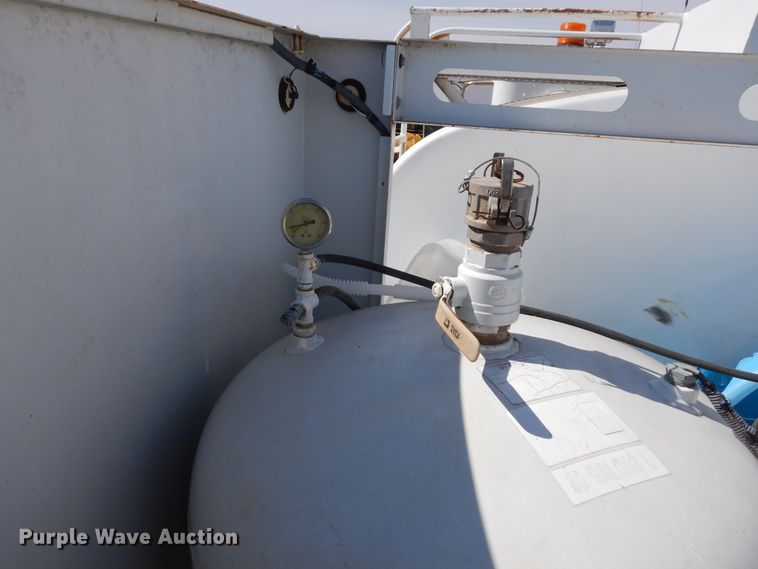 image for item DK0234 2014 Peterbilt 337  fuel / lube truck