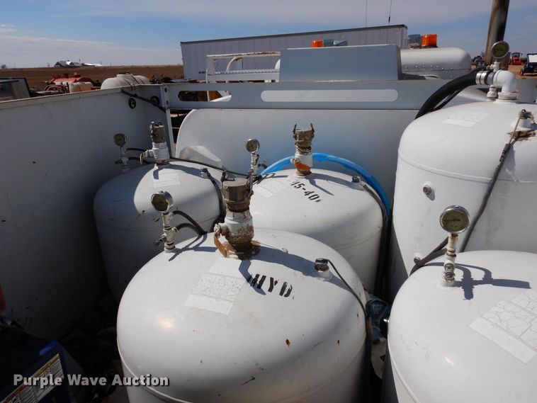 image for item DK0234 2014 Peterbilt 337  fuel / lube truck