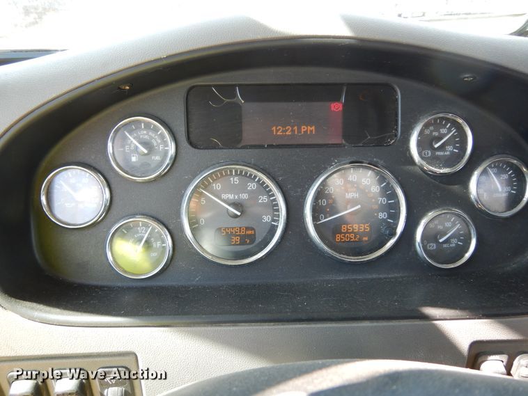 image for item DK0234 2014 Peterbilt 337  fuel / lube truck