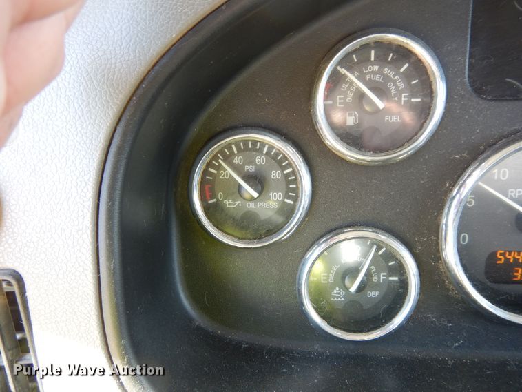 image for item DK0234 2014 Peterbilt 337  fuel / lube truck