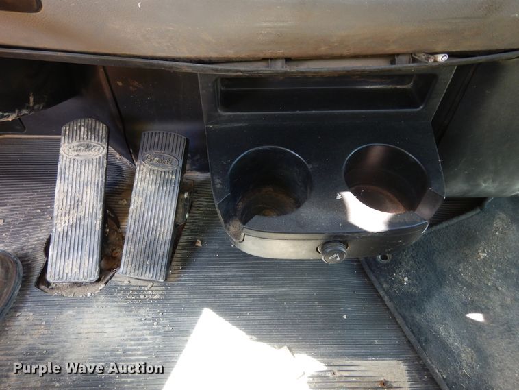 image for item DK0234 2014 Peterbilt 337  fuel / lube truck