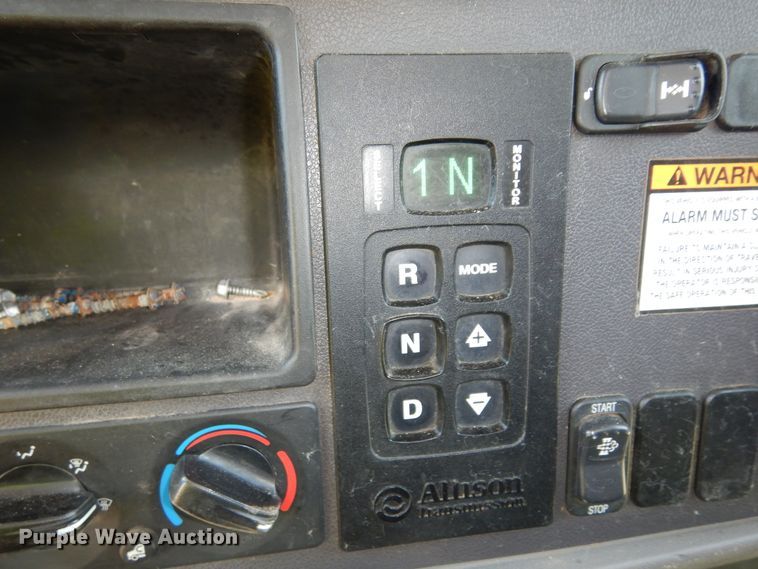 image for item DK0234 2014 Peterbilt 337  fuel / lube truck