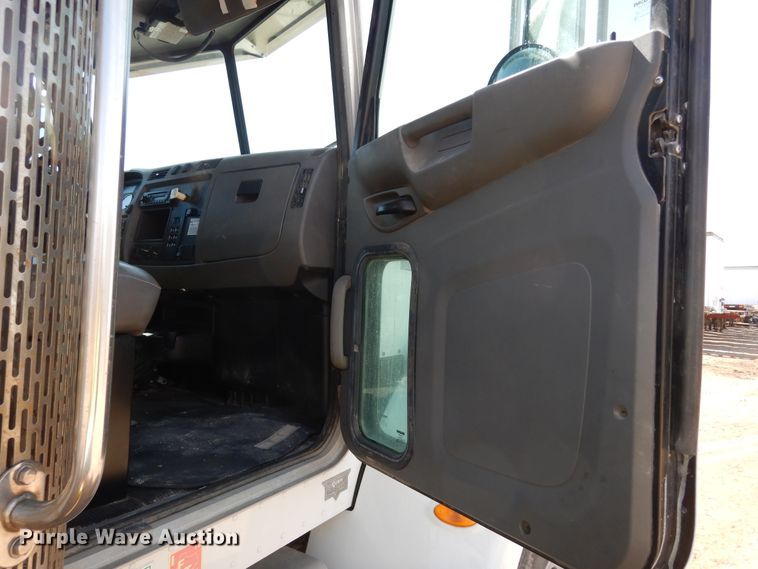 image for item DK0234 2014 Peterbilt 337  fuel / lube truck