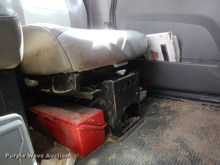 image for item DK0234 2014 Peterbilt 337  fuel / lube truck