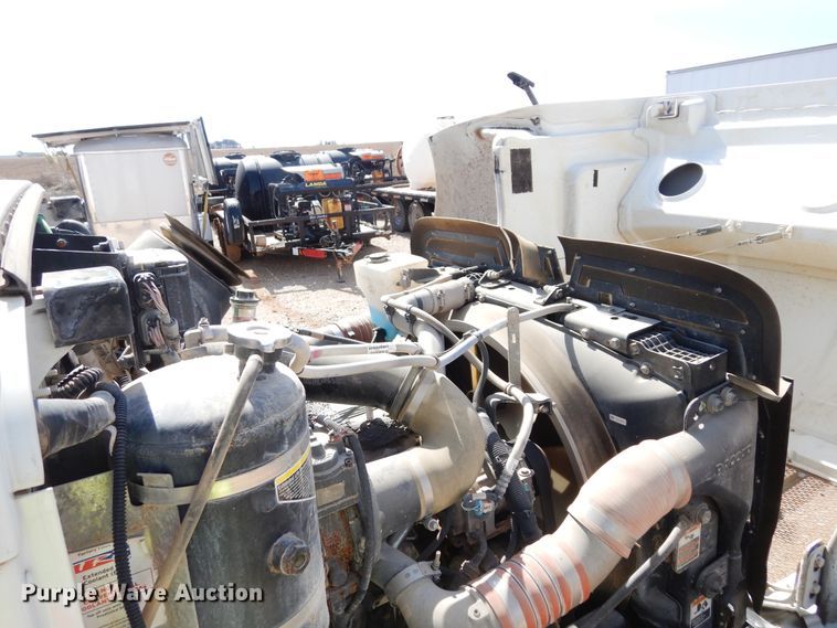 image for item DK0234 2014 Peterbilt 337  fuel / lube truck