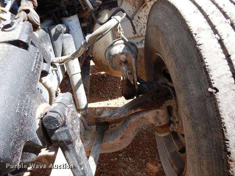 image for item DK0234 2014 Peterbilt 337  fuel / lube truck