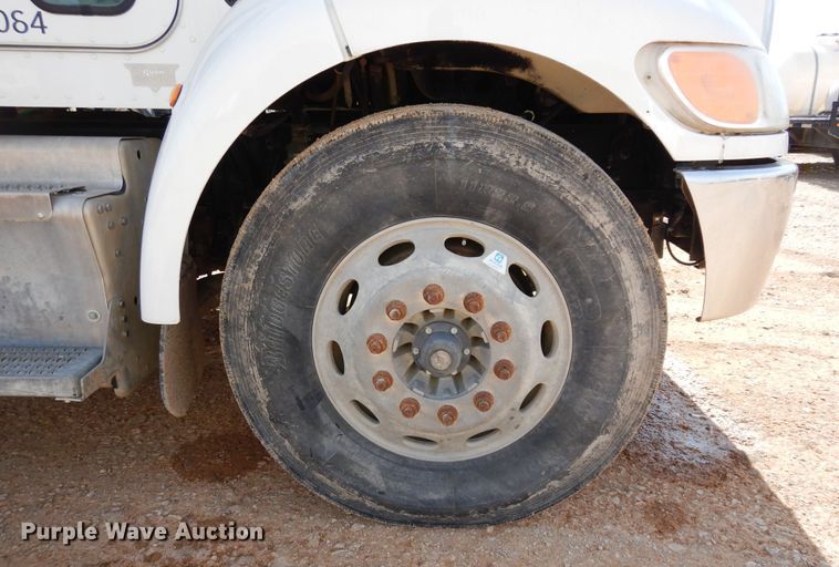 image for item DK0234 2014 Peterbilt 337  fuel / lube truck