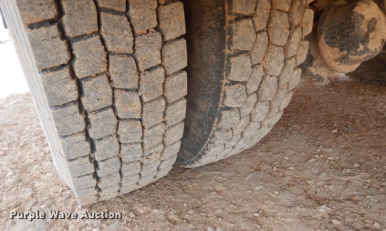 image for item DK0234 2014 Peterbilt 337  fuel / lube truck