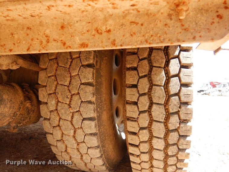 image for item DK0234 2014 Peterbilt 337  fuel / lube truck