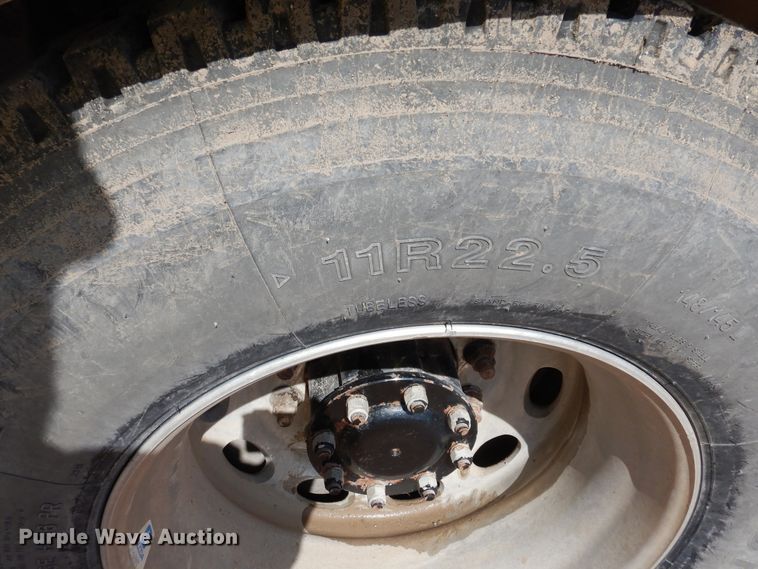 image for item DK0234 2014 Peterbilt 337  fuel / lube truck