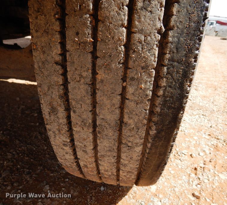 image for item DK0234 2014 Peterbilt 337  fuel / lube truck