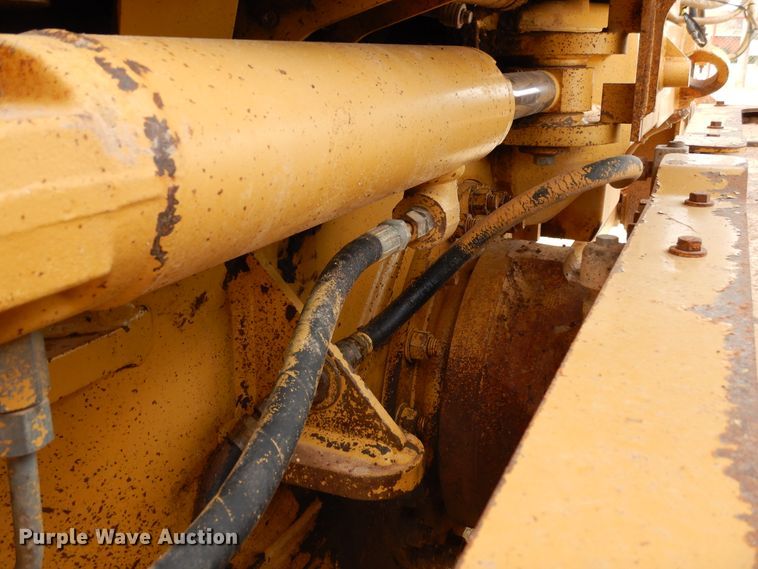 image for item DK0244 2002 Caterpillar 140H  motor grader