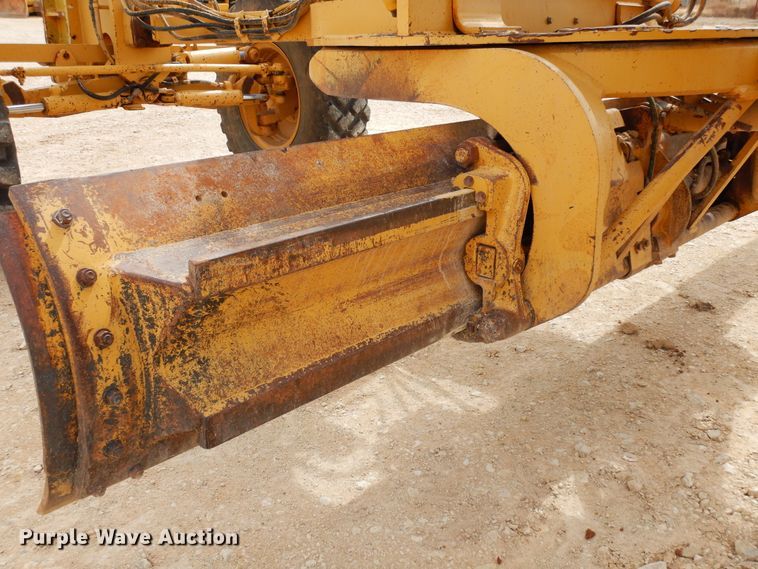 image for item DK0244 2002 Caterpillar 140H  motor grader