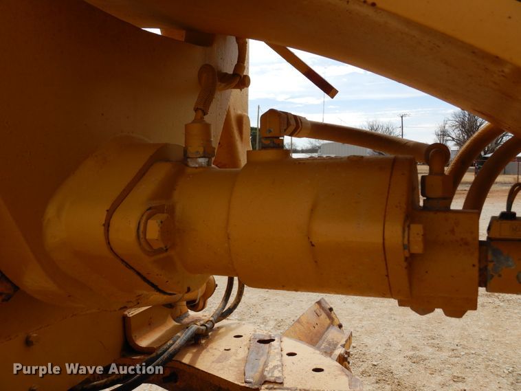 image for item DK0244 2002 Caterpillar 140H  motor grader