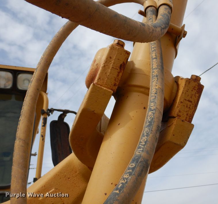 image for item DK0244 2002 Caterpillar 140H  motor grader