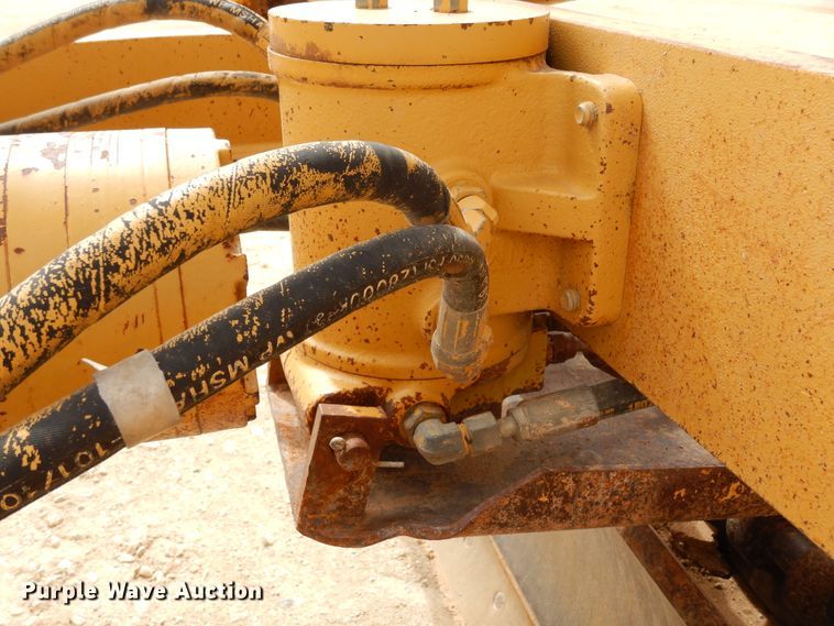 image for item DK0244 2002 Caterpillar 140H  motor grader