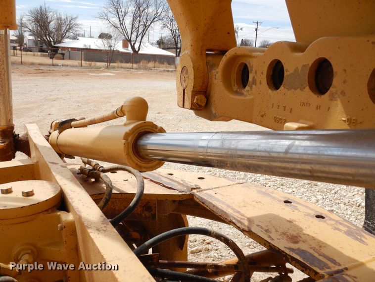 image for item DK0244 2002 Caterpillar 140H  motor grader