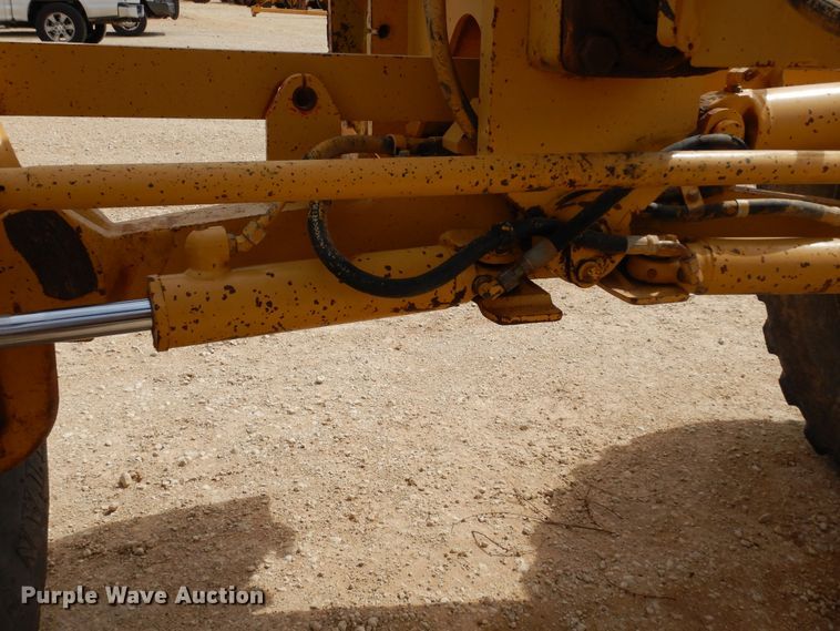 image for item DK0244 2002 Caterpillar 140H  motor grader