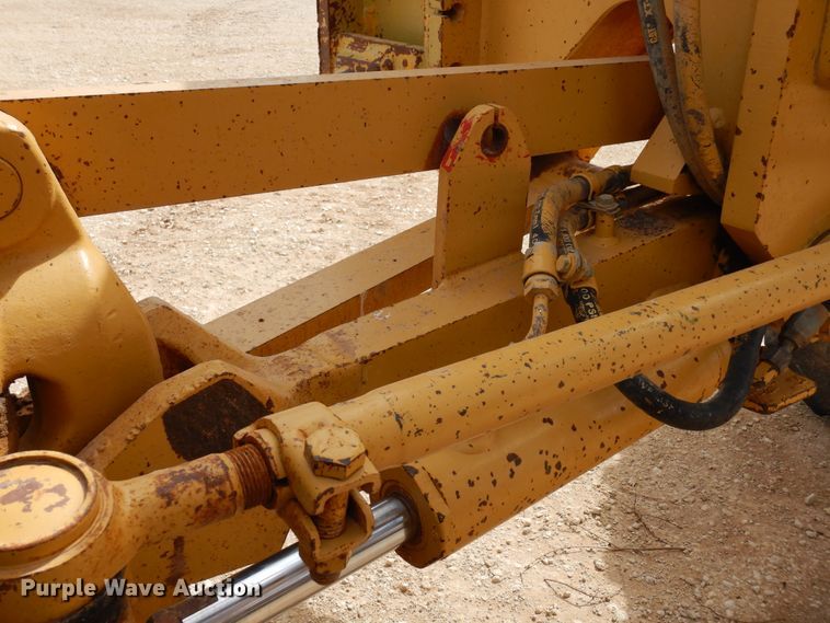 image for item DK0244 2002 Caterpillar 140H  motor grader