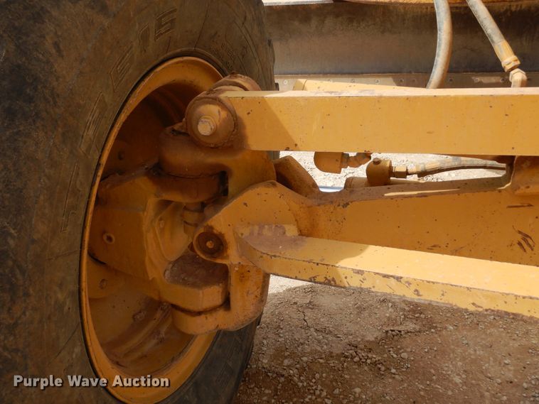 image for item DK0244 2002 Caterpillar 140H  motor grader