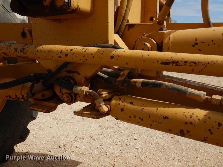 image for item DK0244 2002 Caterpillar 140H  motor grader