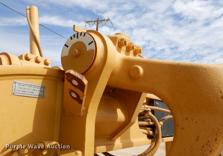 image for item DK0244 2002 Caterpillar 140H  motor grader