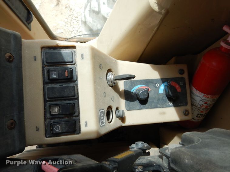 image for item DK0244 2002 Caterpillar 140H  motor grader