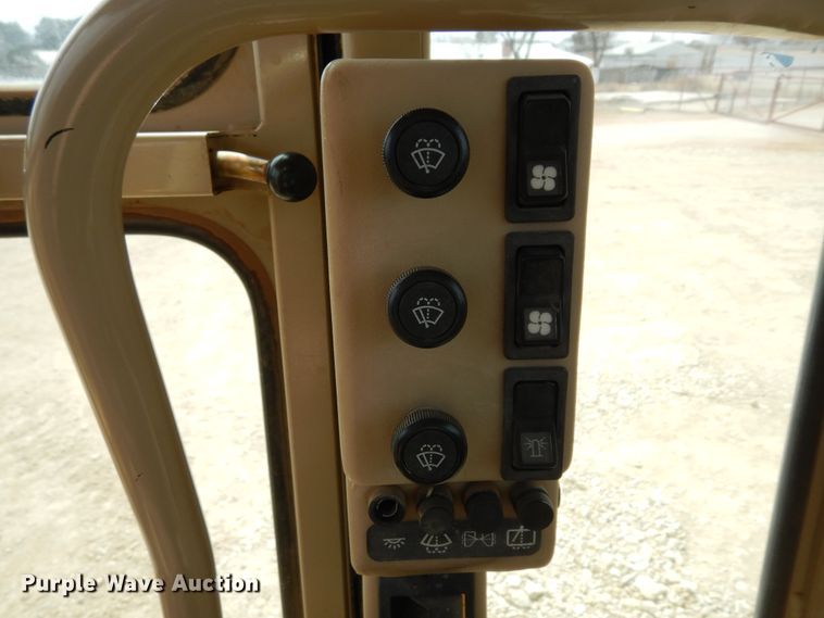 image for item DK0244 2002 Caterpillar 140H  motor grader