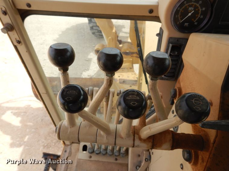 image for item DK0244 2002 Caterpillar 140H  motor grader