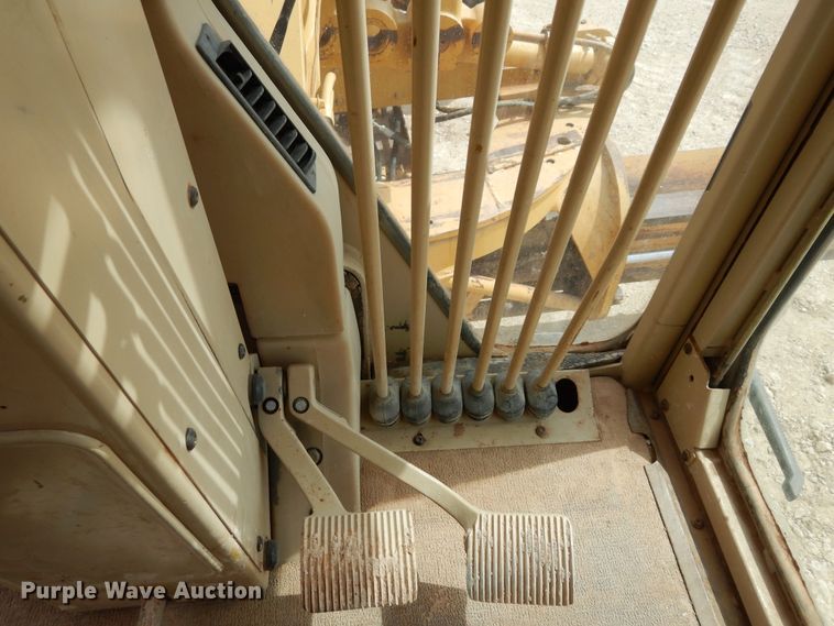 image for item DK0244 2002 Caterpillar 140H  motor grader