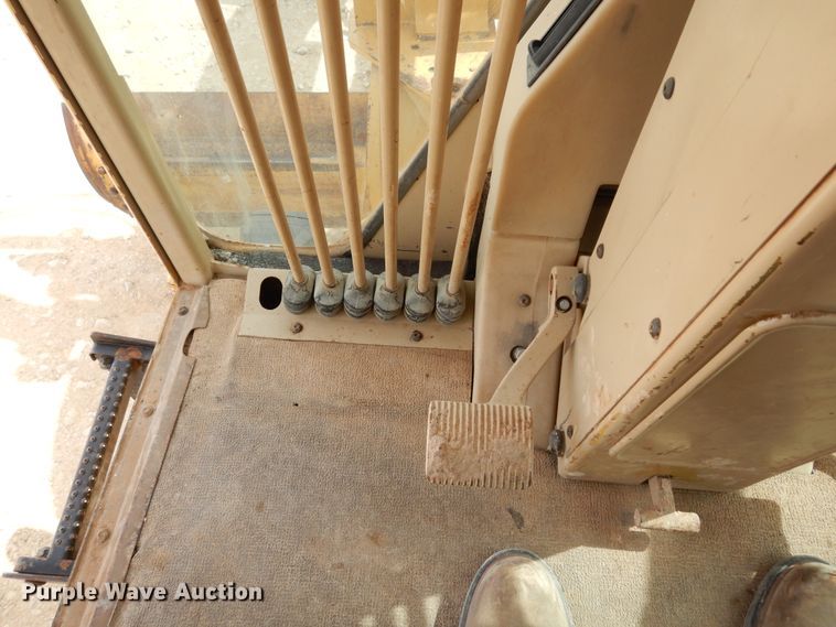 image for item DK0244 2002 Caterpillar 140H  motor grader