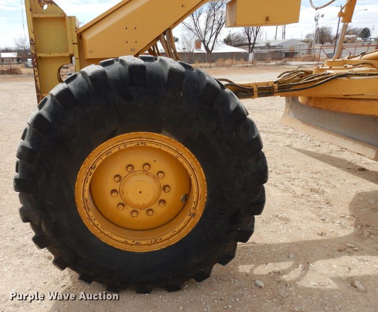 image for item DK0244 2002 Caterpillar 140H  motor grader