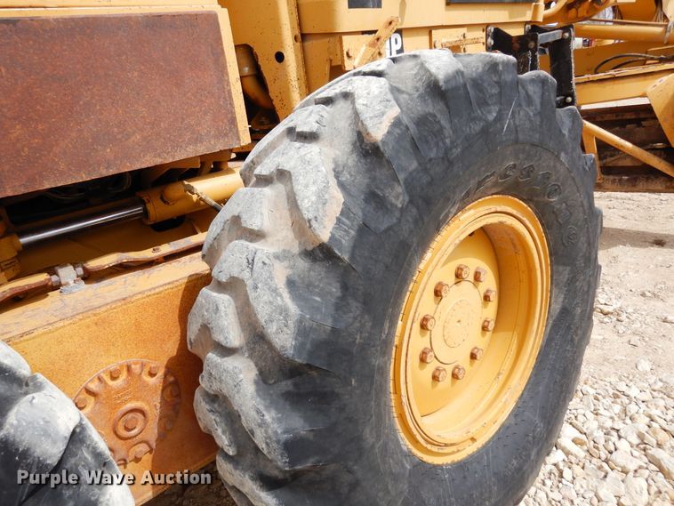 image for item DK0244 2002 Caterpillar 140H  motor grader