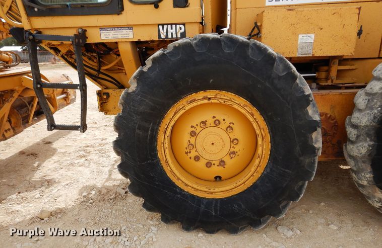 image for item DK0244 2002 Caterpillar 140H  motor grader