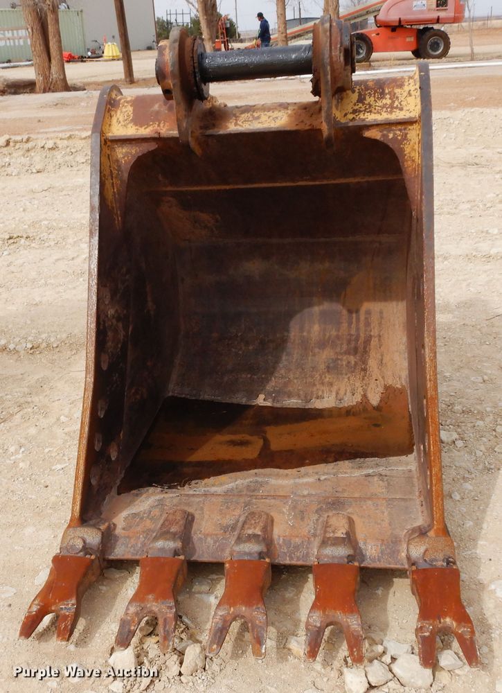 image for item DK0250 Caterpillar  41" W excavator bucket