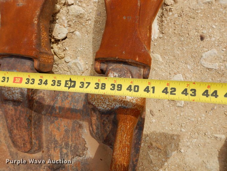 image for item DK0250 Caterpillar  41" W excavator bucket