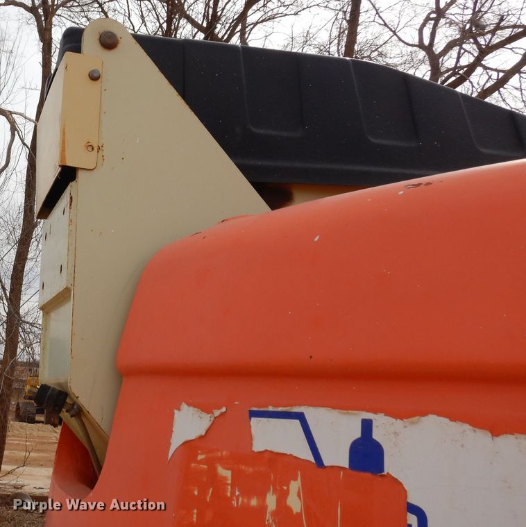 image for item DK0254 2003 JLG 600S  boom lift