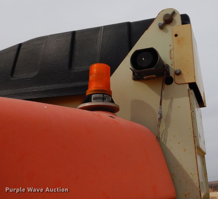 image for item DK0254 2003 JLG 600S  boom lift