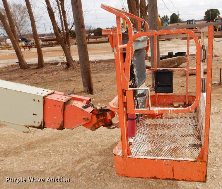 image for item DK0254 2003 JLG 600S  boom lift