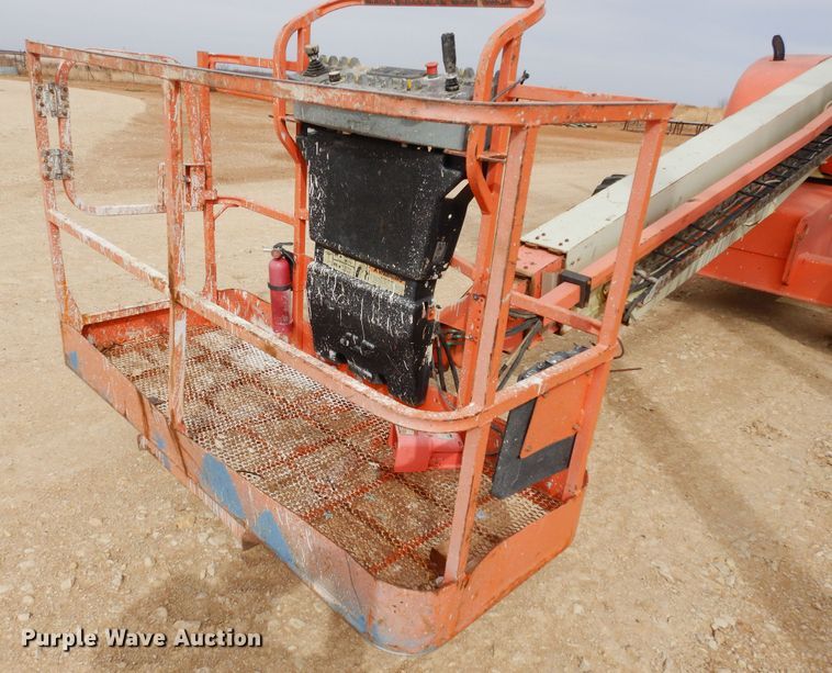 image for item DK0254 2003 JLG 600S  boom lift